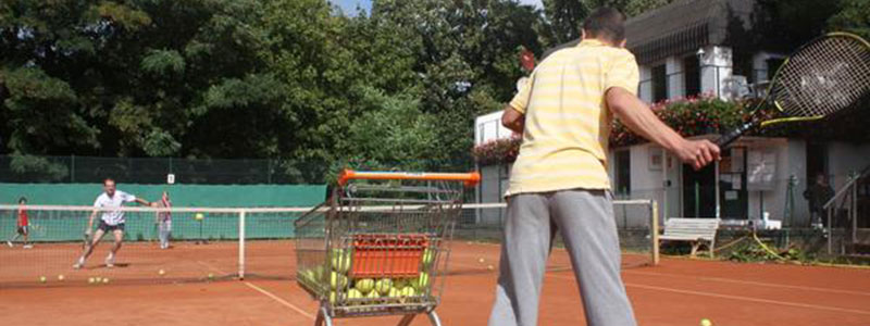 Tennistraining auf der Anlage